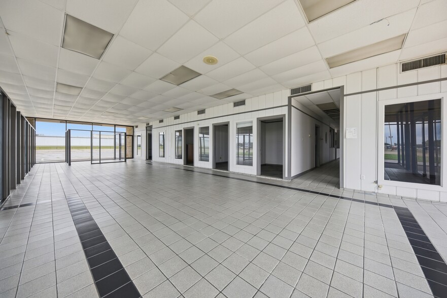 More Photos Of 9965 Highway 6, Navasota Auto Dealership For Sale