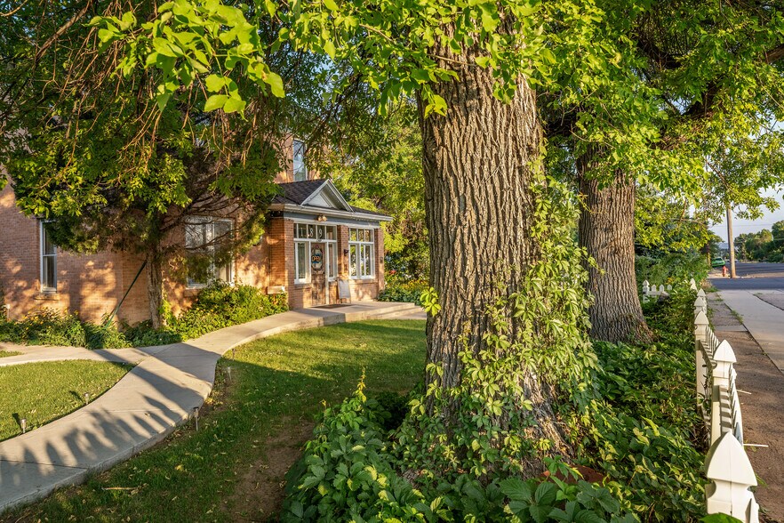 More Photos Of 189 S Vernal Ave, Vernal General Retail For Sale