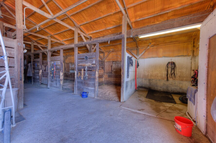 More Photos Of 475 W New Monee Rd, Crete Horse Stables For Sale
