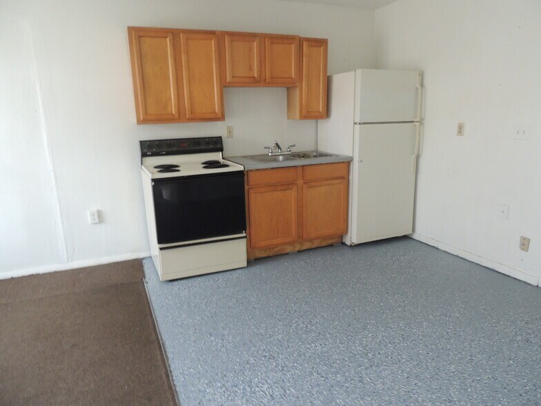 More Photos Of 408 N Ridgewood Dr, Sebring Freestanding For Sale