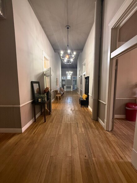 More Photos Of 200 W Main St, Ardmore Storefront Retail Office For Lease