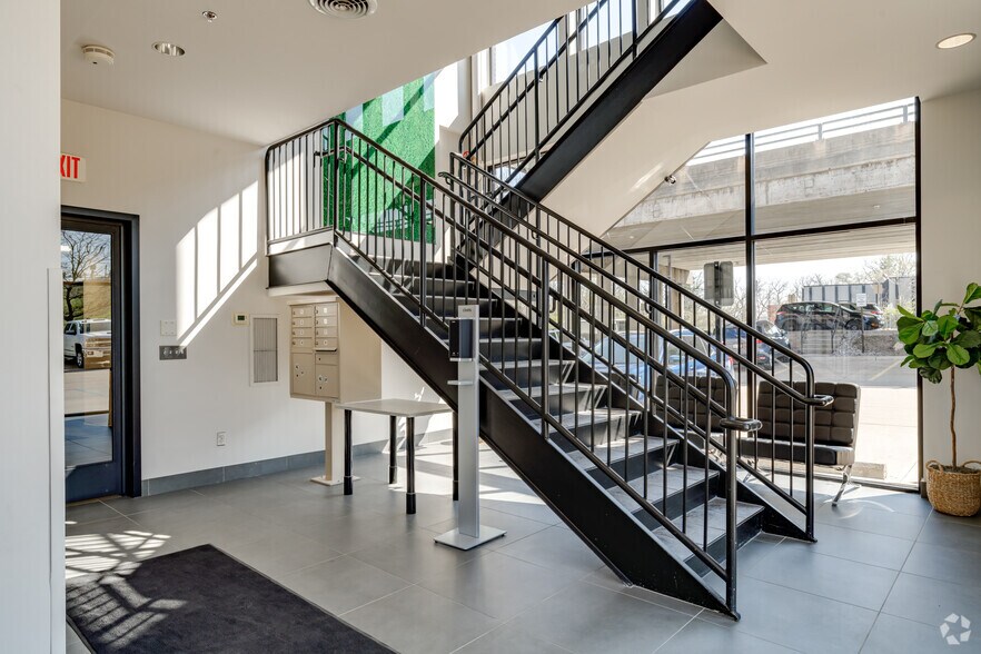 More Photos Of 251 Diversion St, Rochester Office For Sale