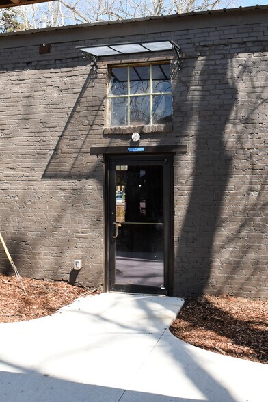 More Photos Of 110 W Green Street, Athens Flex For Lease