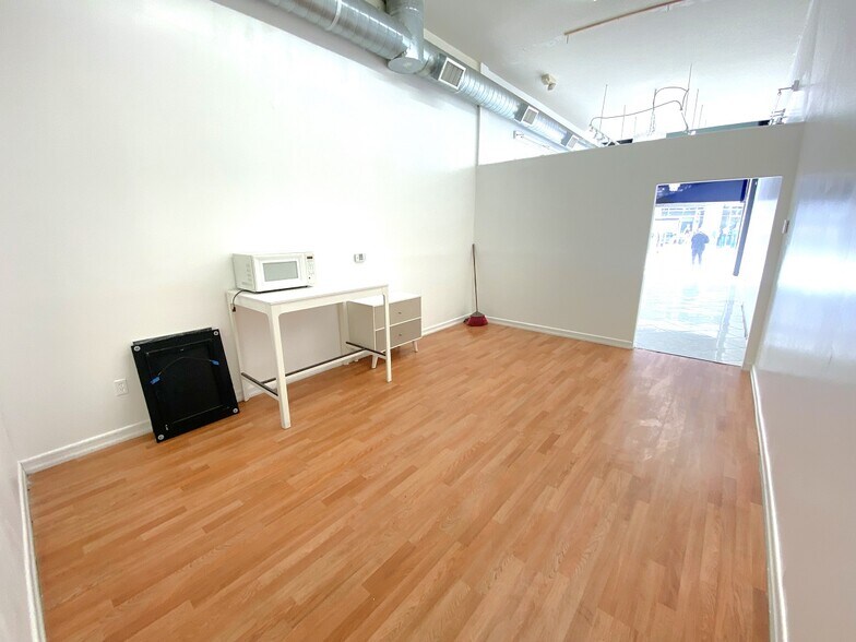 More Photos Of 951 Crocker St, Los Angeles Storefront Retail Office For Lease