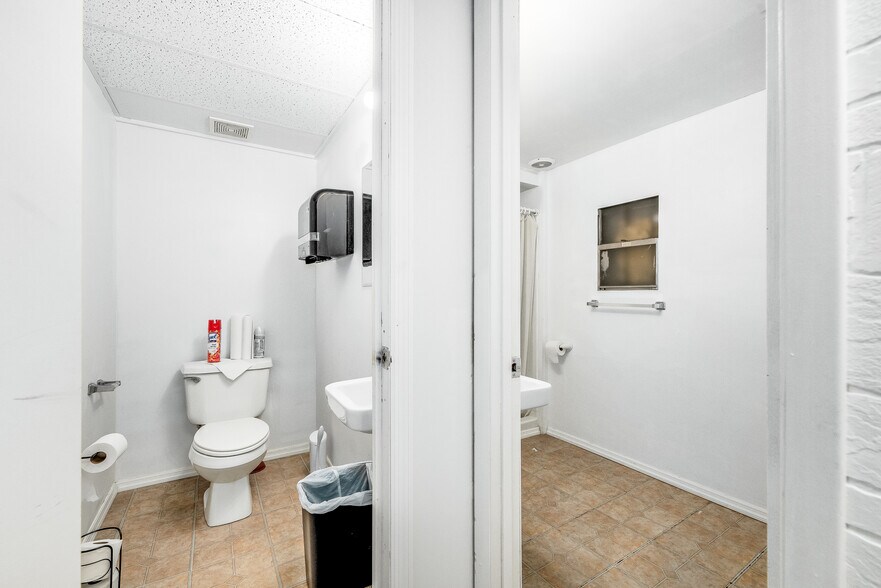 More Photos Of 902 E New Haven Ave, Melbourne Coworking Space