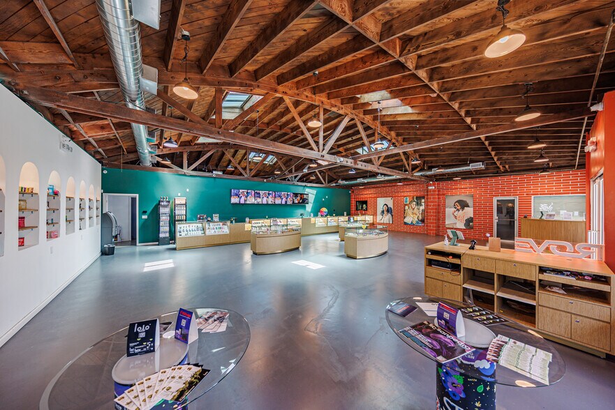 More Photos Of 402 W 5th St, San Pedro General Retail For Sale