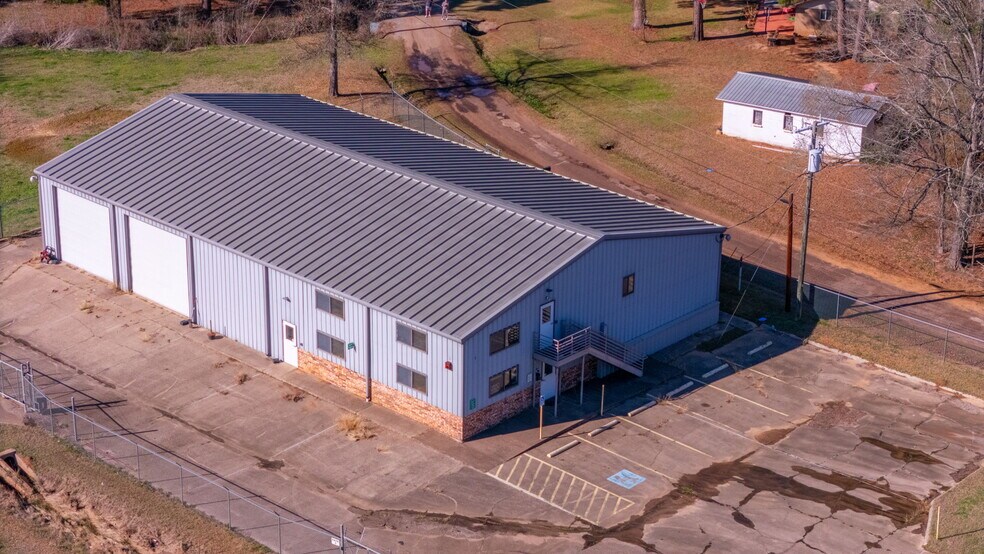 More Photos Of 8424 N HWY 69, Pollok Flex For Sale