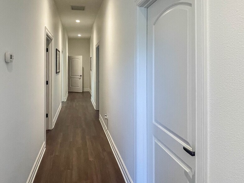 More Photos Of 2198 NE Stephens St, Roseburg Medical For Sale