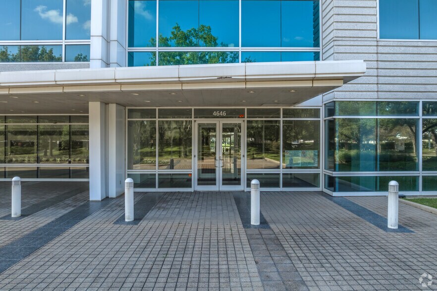 More Photos Of 4646 W Sam Houston Pky N, Houston Office For Lease