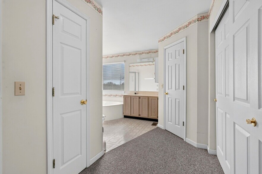 More Photos Of 9 Mingo Ln, Lake Saint Louis General Retail For Lease