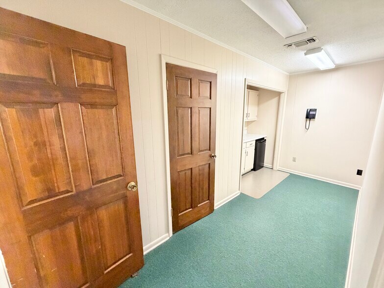 More Photos Of 105 N Hickory St, Aberdeen Flex For Sale