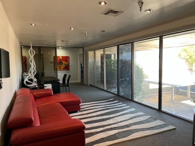 More Photos Of 7631 E Greenway Rd, Scottsdale Warehouse For Lease