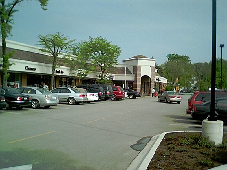 More Photos Of 1127-1163 Church St, Northbrook Unknown For Lease