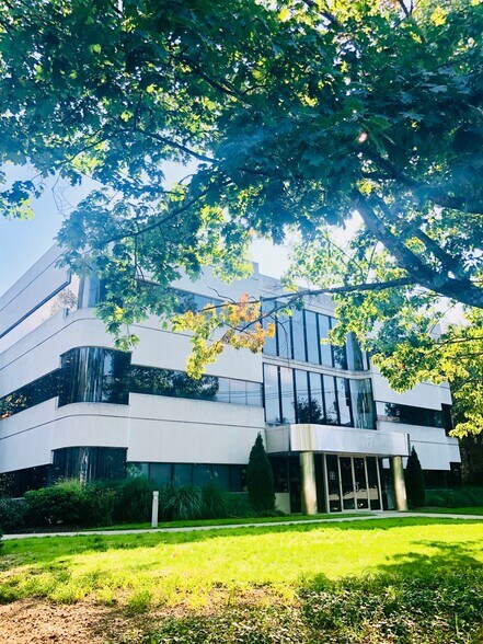 More Photos Of 67 Holly Hill Ln, Greenwich Office For Sale