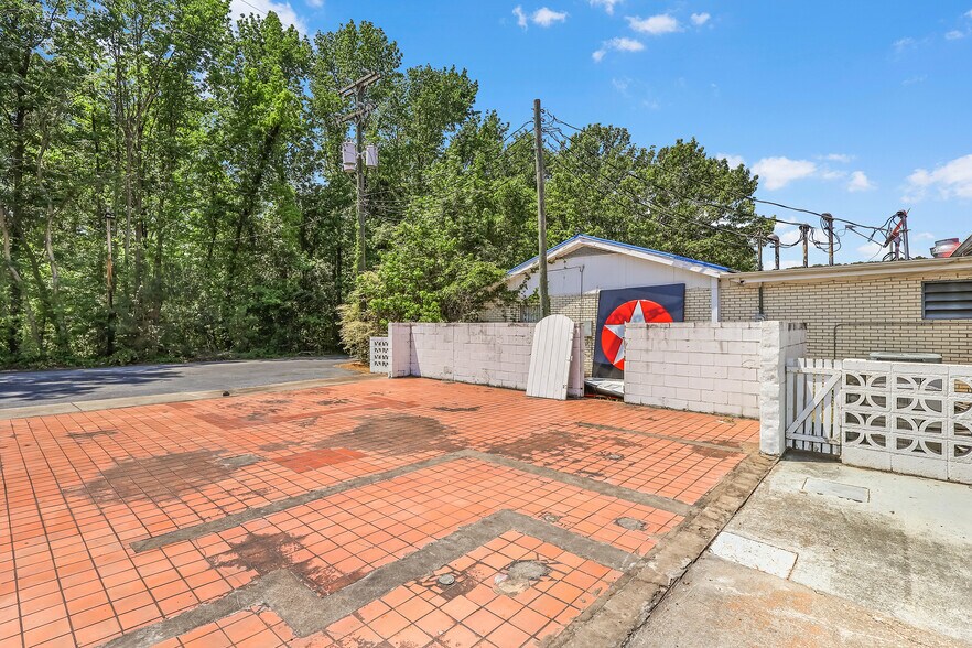 More Photos Of 500 Buff Blvd, Summerton General Retail For Sale