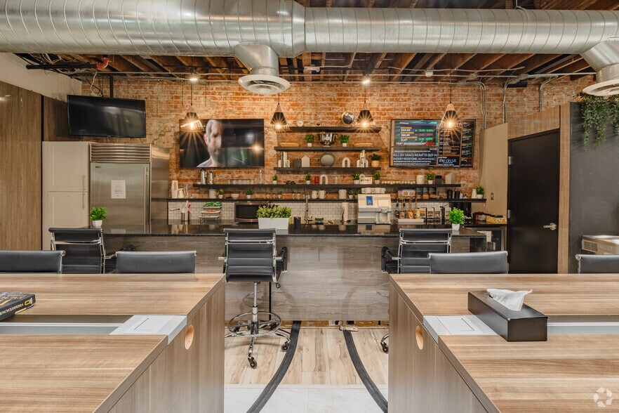 More Photos Of 101-167 N Old Woodward Ave, Birmingham Office For Lease