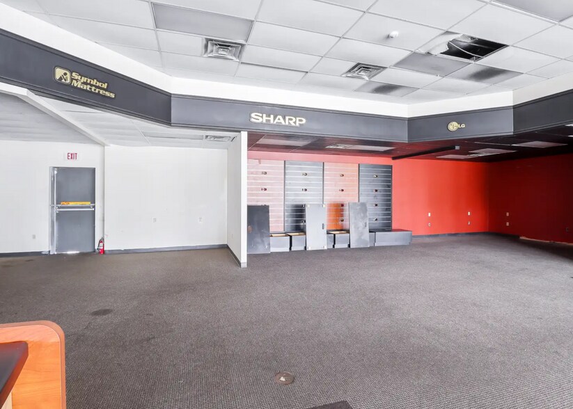 More Photos Of 2111 W Broadway, Louisville Fast Food For Lease
