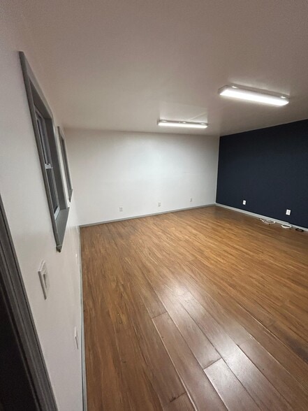 More Photos Of 6205 31st St E, Bradenton Warehouse For Lease