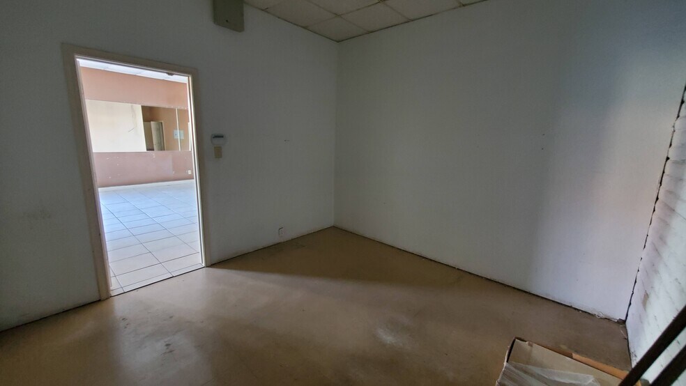 More Photos Of 2115 61st St, Galveston Storefront Retail Office For Lease