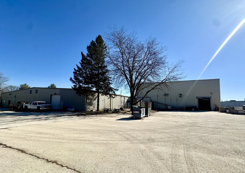 More Photos Of 525 Norton Dr, Hartland Light Manufacturing For Sale
