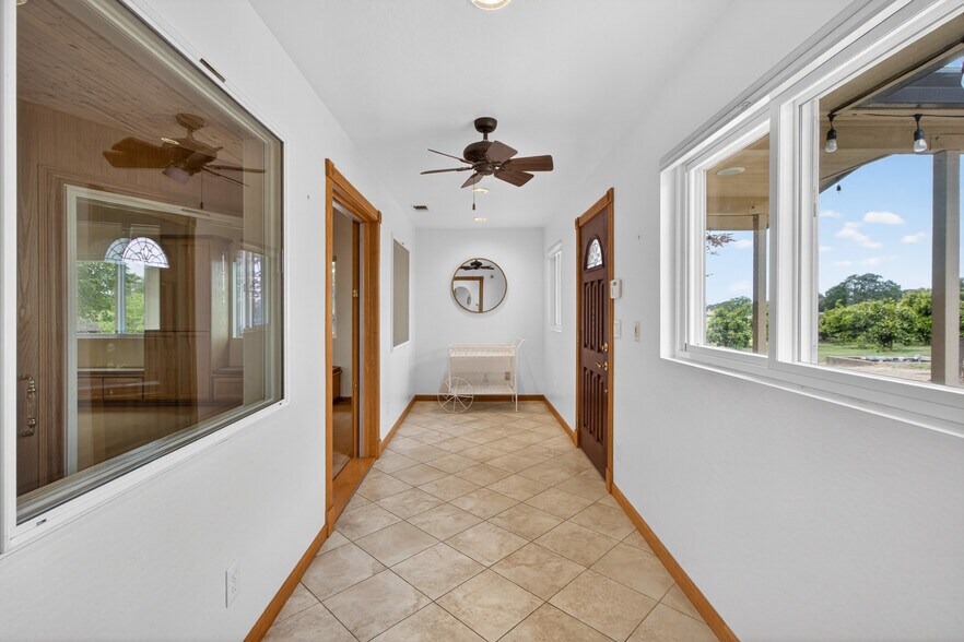 More Photos Of 8815 Tudsbury Rd, Loomis Office For Lease