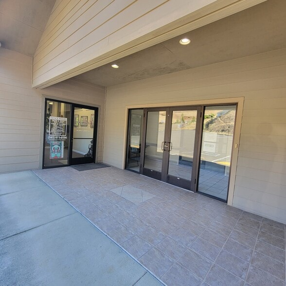 More Photos Of 2460 NW Troost St, Roseburg Medical For Lease