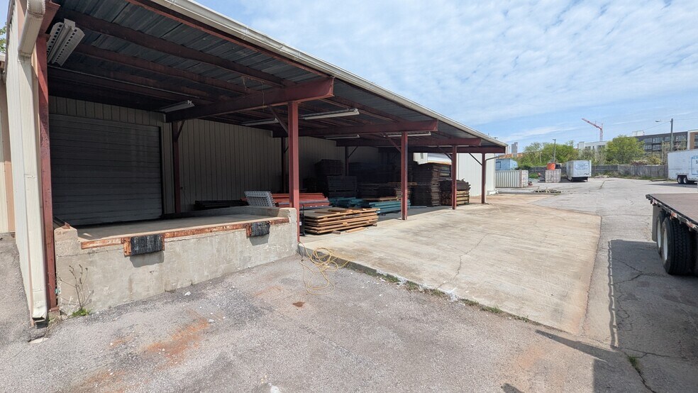 More Photos Of 6100 Centennial Blvd, Nashville Warehouse For Lease