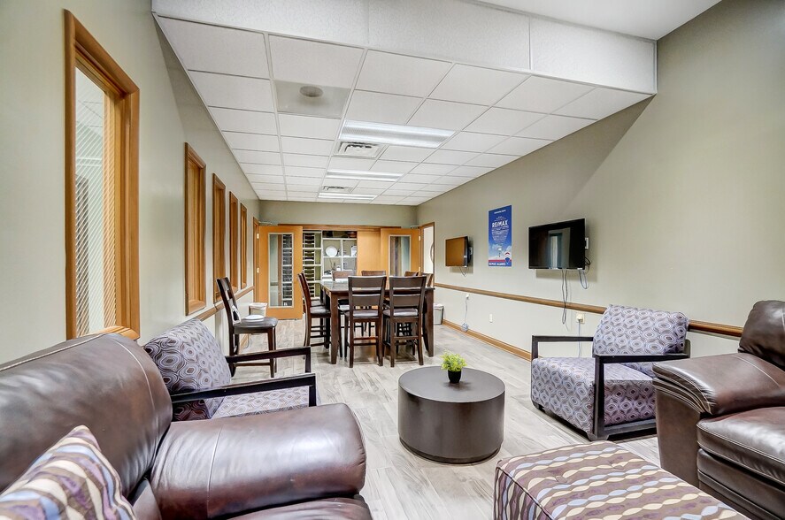 More Photos Of 8900 N Dixie Dr, Dayton Medical For Lease