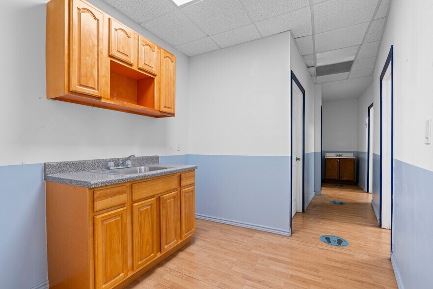 More Photos Of 121-15 Jamaica Ave, Richmond Hill Storefront Retail Residential For Sale