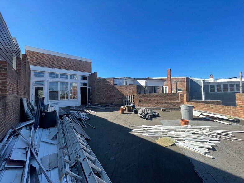 More Photos Of 513 Poplar St, Cambridge Storefront Retail Residential For Sale