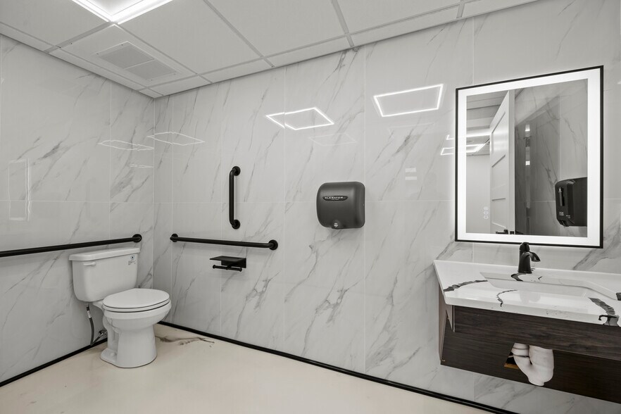 More Photos Of 4588 Kenny Rd, Columbus Storefront Retail Office For Sale