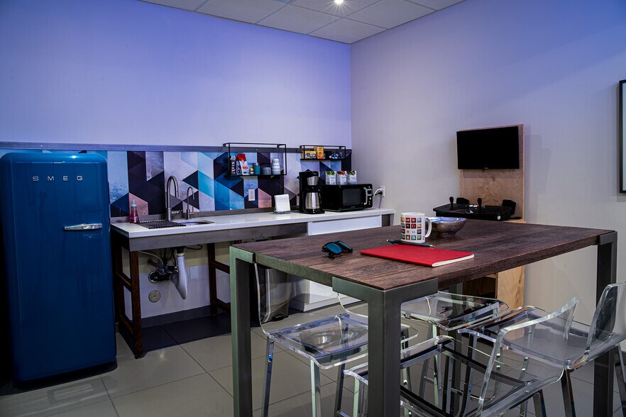 More Photos Of 1095 W Rio Salado Pky, Tempe Office For Lease