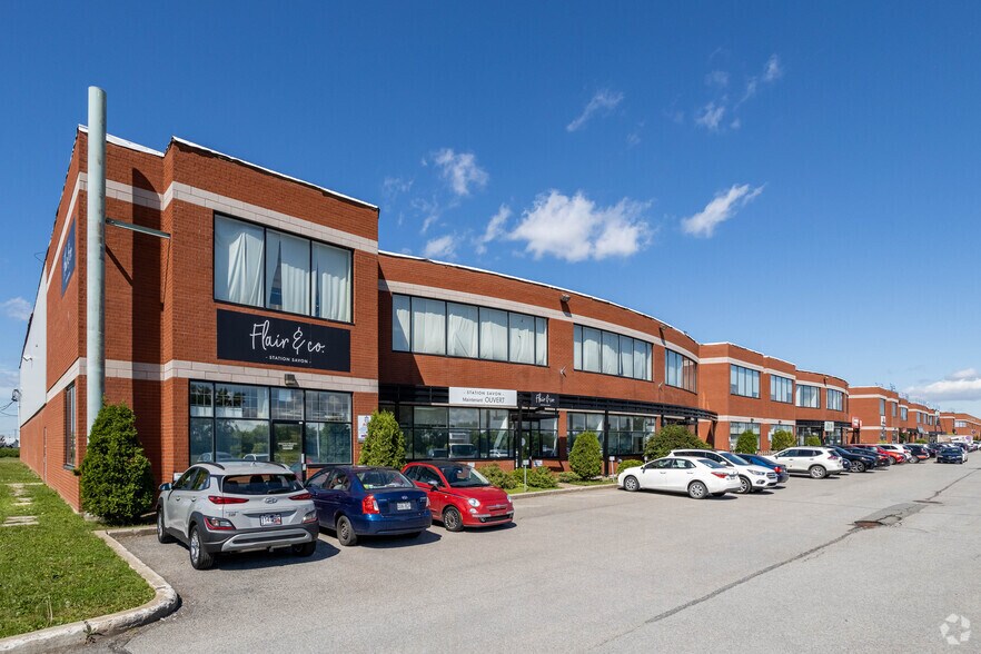 More Photos Of 2700-2760 Boul Daniel-Johnson, Laval Warehouse For Lease