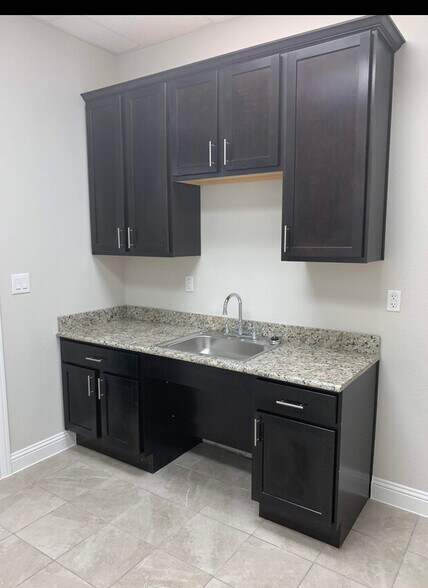 More Photos Of 1402 S Custer Rd, McKinney Medical For Lease
