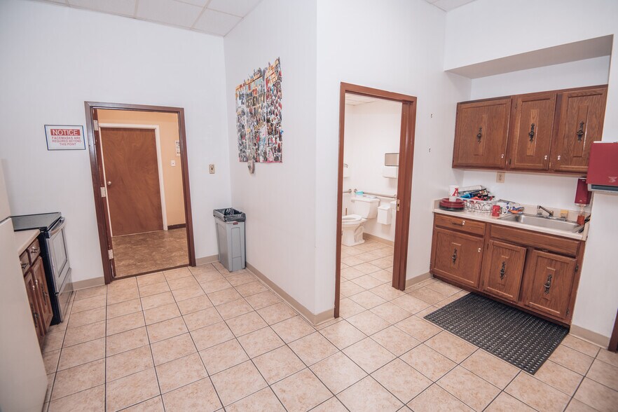 More Photos Of 1 Post Office Rd, Waldorf Medical For Lease