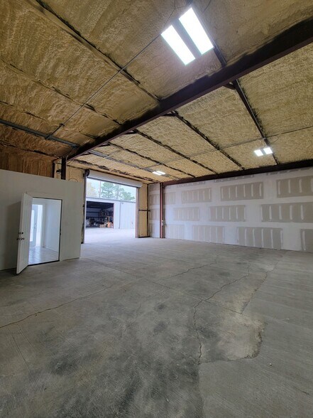 More Photos Of 1515 Lakeville Dr, Kingwood Warehouse For Lease