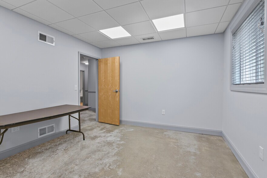 More Photos Of 88 Danielson Pike, Foster Manufacturing For Lease