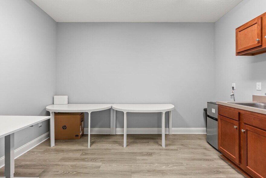 More Photos Of 6100 Greenland Rd, Jacksonville Loft Creative Space For Sale