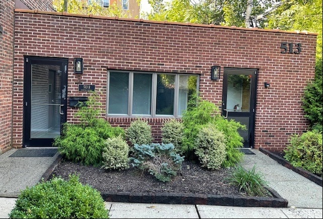 More Photos Of 513R Raritan Ave, Highland Park Office Residential For Lease