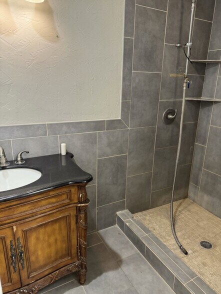 More Photos Of 6035 Canyon Dr, Amarillo Office For Lease