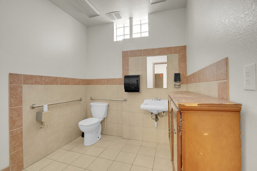 More Photos Of 330 Park Ave, Fort Lupton Office For Lease