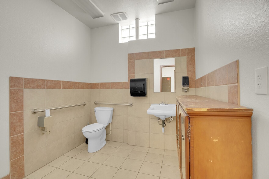 More Photos Of 330 Park Ave, Fort Lupton Office For Sale