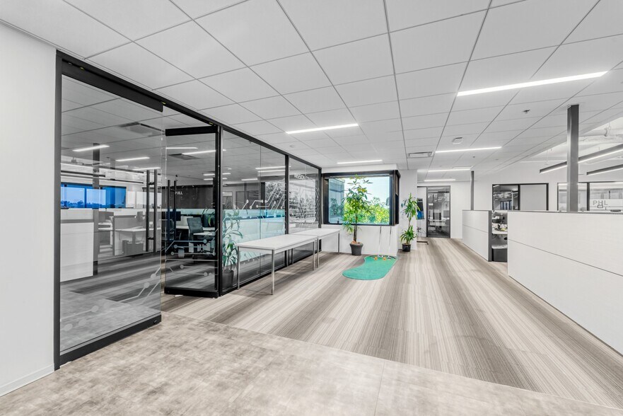 More Photos Of 4910 Airport Plaza Dr, Long Beach Loft Creative Space For Lease