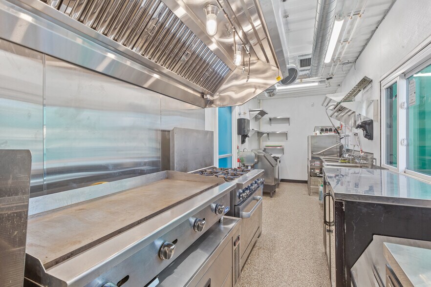 More Photos Of 1121 S Elgin Ave, Tulsa Sports And Entertainment For Lease