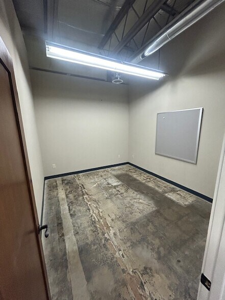 More Photos Of 5967 Merle Hay Rd, Johnston Storefront Retail Office For Lease