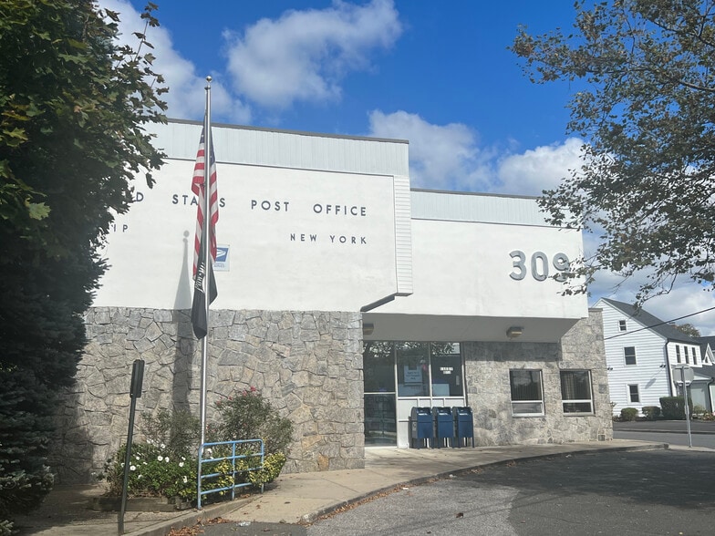 More Photos Of 309 Main St, Islip Office For Lease