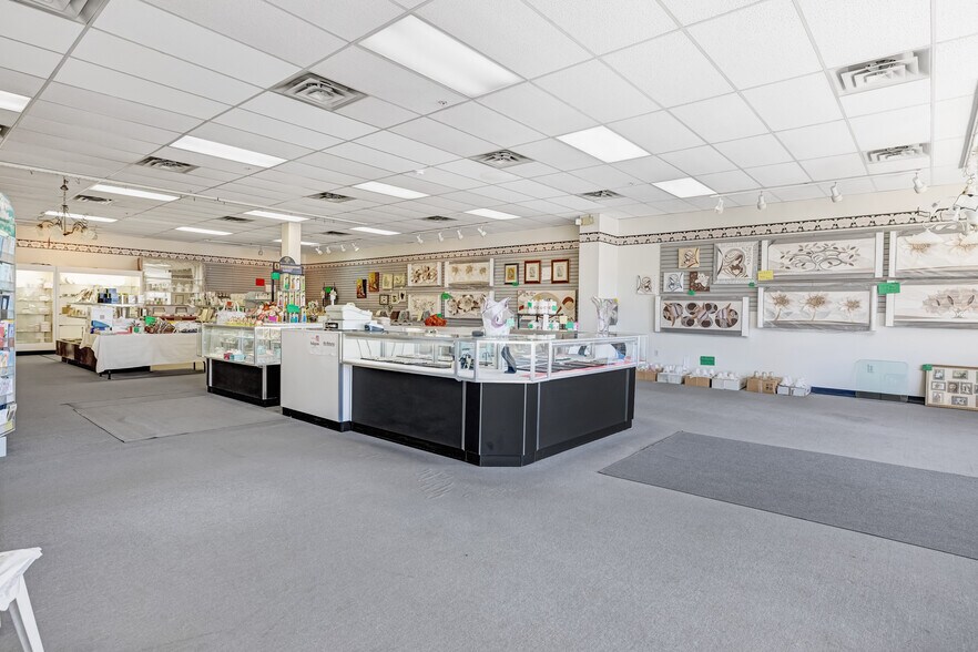 More Photos Of 505 Mola Blvd, Elmwood Park General Retail For Sale