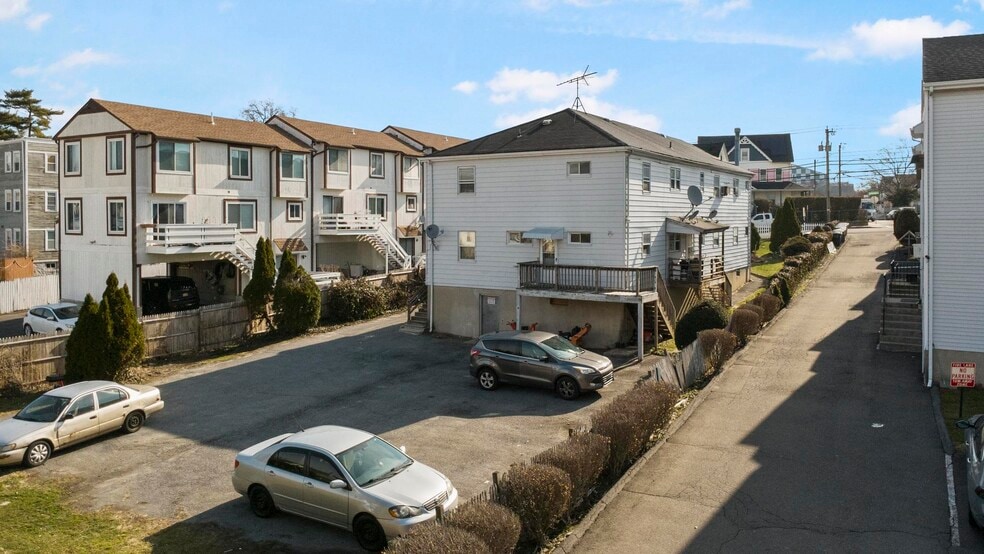 More Photos Of 121 Lockwood Ave, Stamford Apartments For Sale