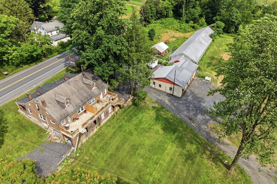 More Photos Of 429 Riverview Dr, Walnutport Flex For Sale