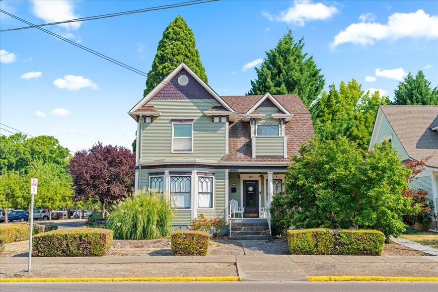 Primary Photo Of 707 NE 5th St, McMinnville Office For Sale